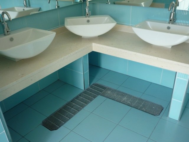 agosto 2010   bagni pubblici